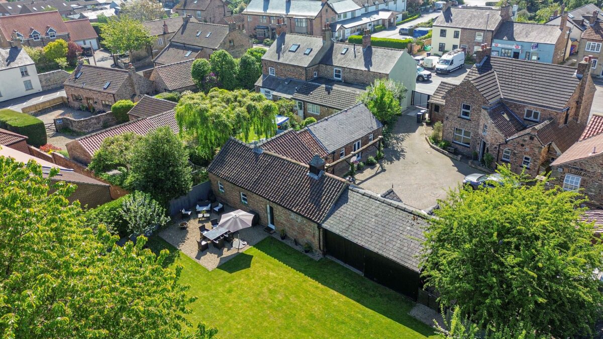 Orchard House and The Stables - Long Street, Topcliffe, YO7
