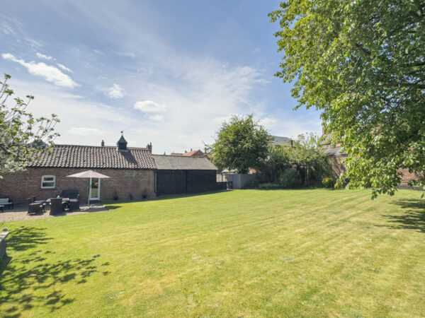 Orchard House and The Stables - Long Street, Topcliffe, YO7