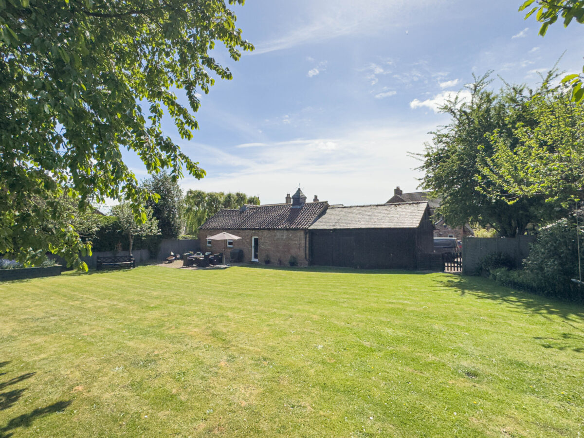 Orchard House and The Stables - Long Street, Topcliffe, YO7