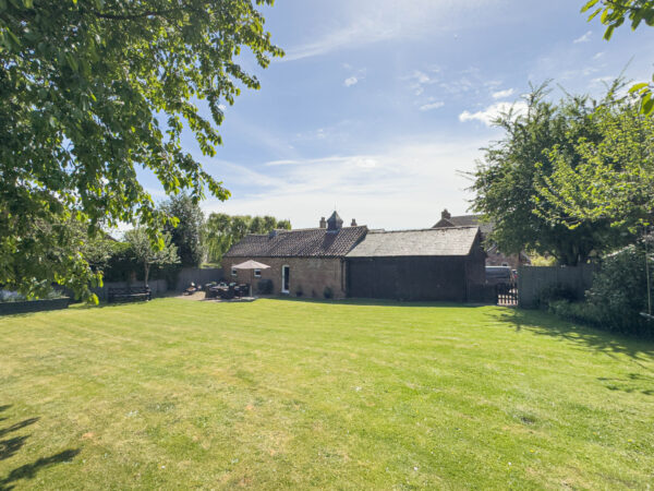 Orchard House and The Stables - Long Street, Topcliffe, YO7