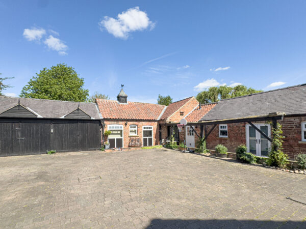 Orchard House and The Stables - Long Street, Topcliffe, YO7