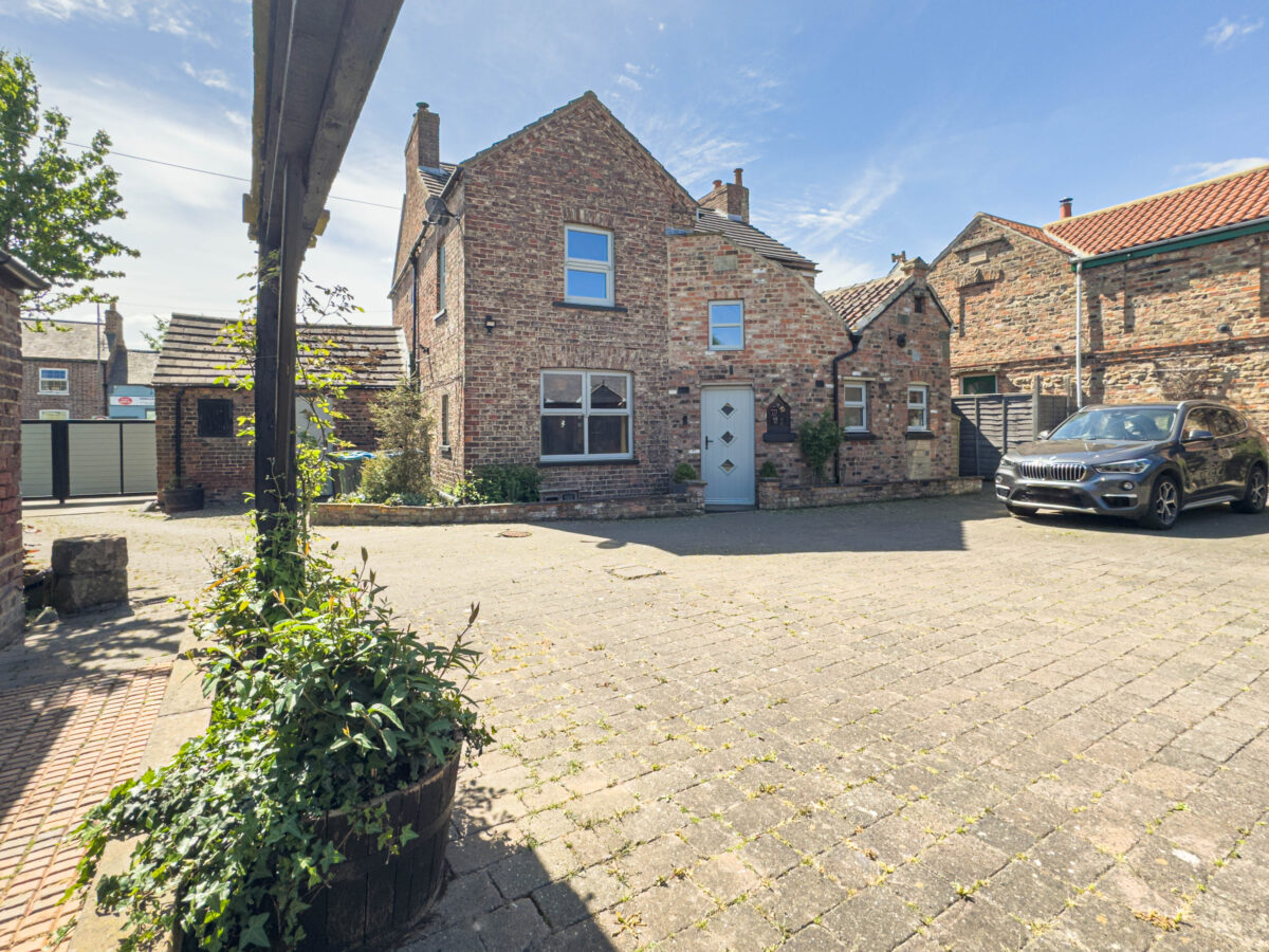 Orchard House and The Stables - Long Street, Topcliffe, YO7
