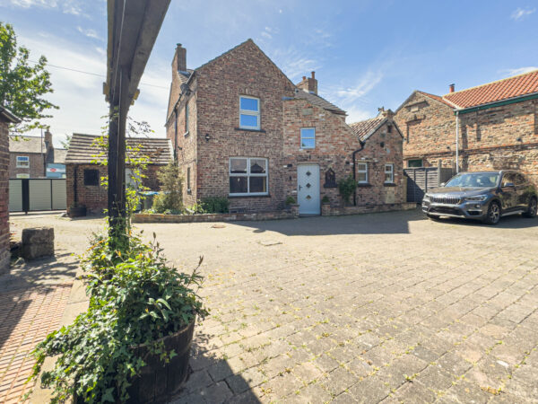 Orchard House and The Stables - Long Street, Topcliffe, YO7