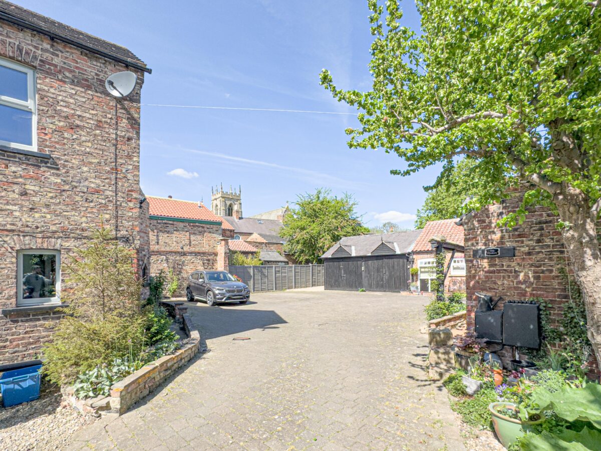 Orchard House and The Stables - Long Street, Topcliffe, YO7