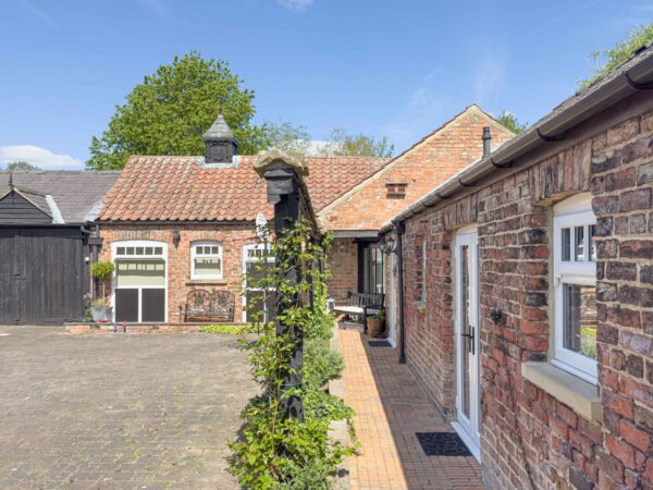 Orchard House and The Stables - Long Street, Topcliffe, YO7