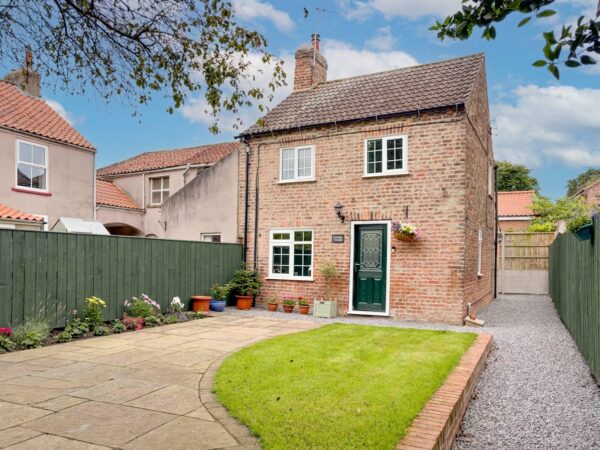 Deans Square, Topcliffe, YO7